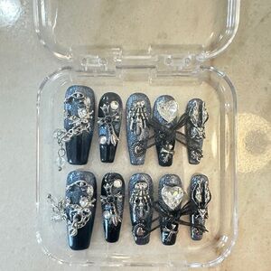 Elegant Black and Silver Press on Nail Set
